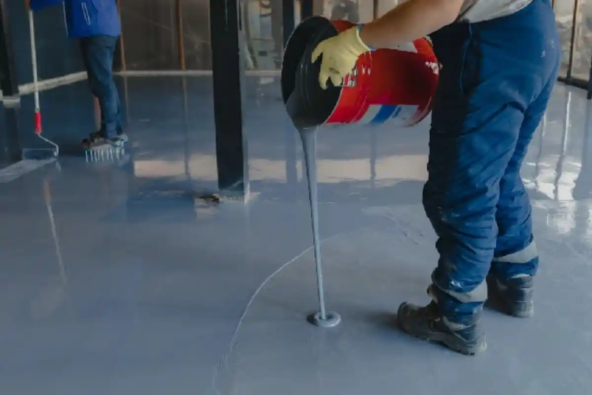 راهنمای جامع مراحل گام به گام اجرای صحیح رنگ اپوکسی و پیشگیری از چالش های فنی